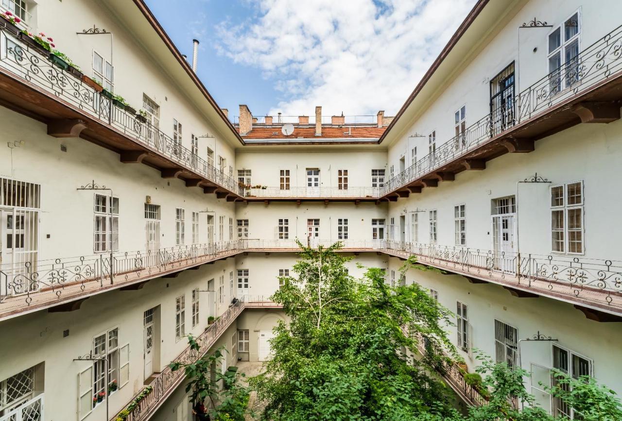 Simply The Best Location Budapest Exterior foto